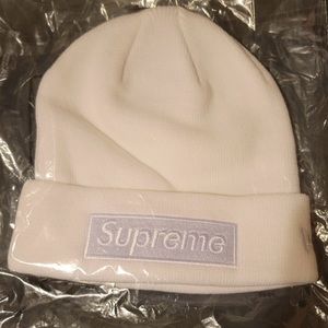 Supreme white box logo beanie winter 2023